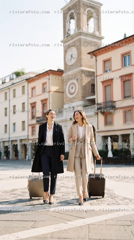 Piazza storica con Torre dell’Orologio a Rimini
