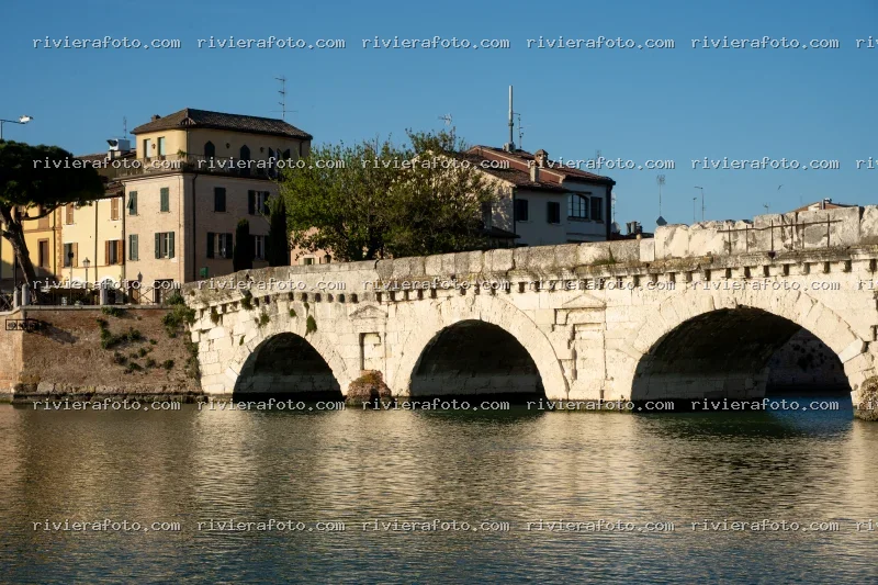 Il Ponte di Tiberio a Rimini al tramonto