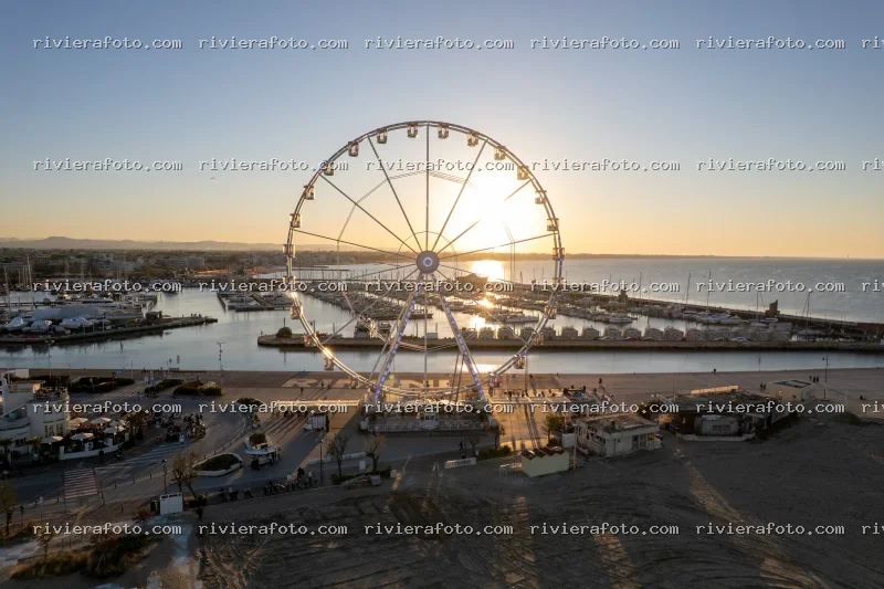 Ruota Panoramica di Rimini e Porto Canale al Tramonto