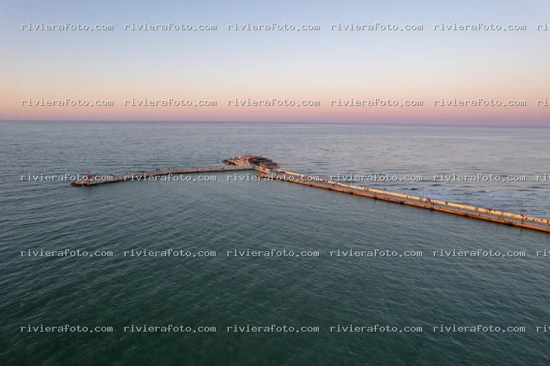 Il Molo di Rimini e il Rockisland al Tramonto
