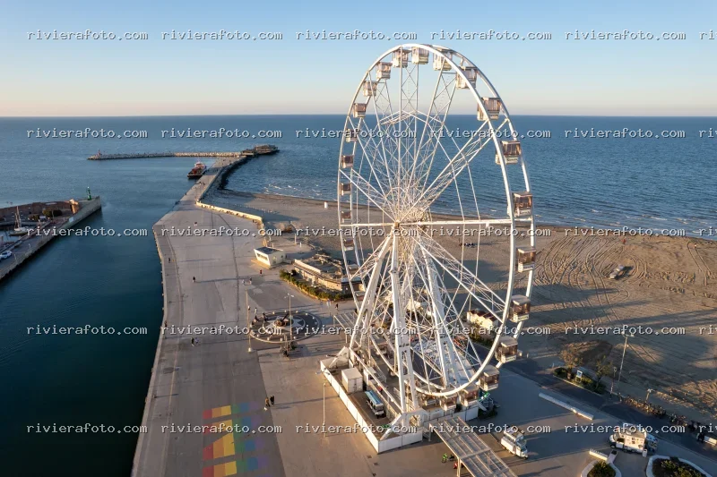 La Ruota Panoramica e il Porto Canale di Rimini al tramonto