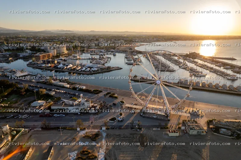 Tramonto sul Porto Canale di Rimini con la Ruota Panoramica