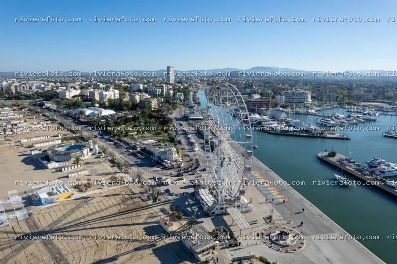 Rimini: Vista Aerea del Porto Canale, Spiagge e Ruota Panoramica