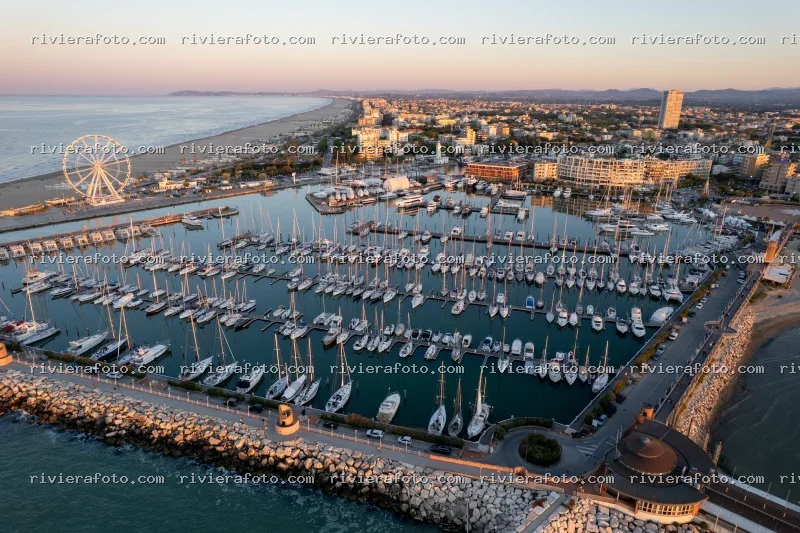 Panorama aereo della Marina di Rimini e della costa al tramonto