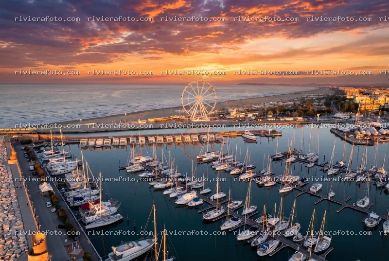 Tramonto sul porto e la Ruota Panoramica di Rimini