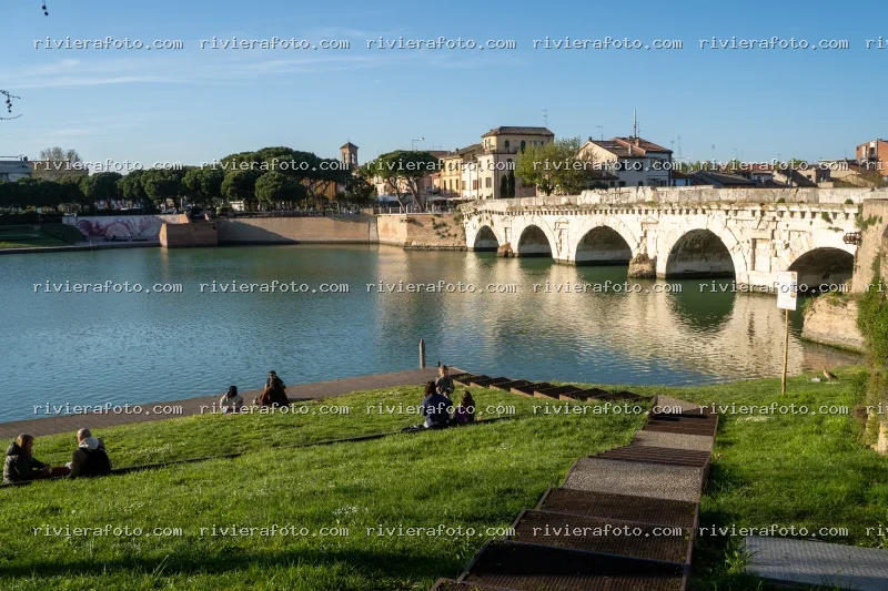 Ponte Tiberio e Lungofiume a Rimini
