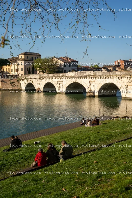 Ponte Tiberio a Rimini: relax sul fiume