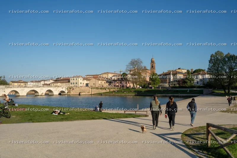 Vita e Storia sul lungofiume al Ponte di Tiberio, Rimini