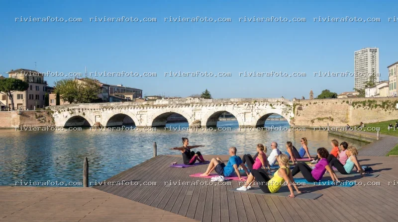 Yoga al Ponte Tiberio di Rimini
