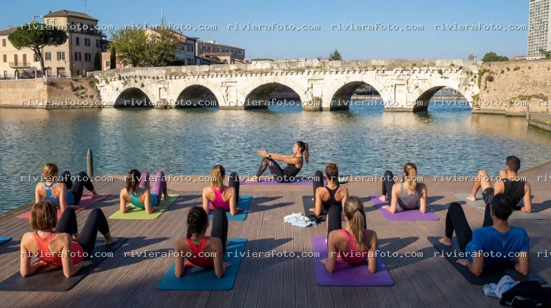 Yoga e il Ponte Tiberio a Rimini