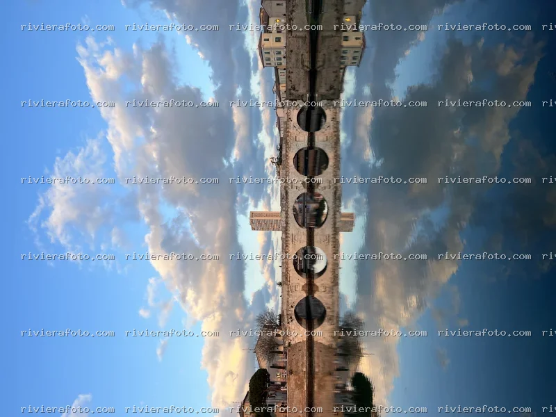 Ponte di Tiberio a Rimini, riflesso sul fiume Marecchia