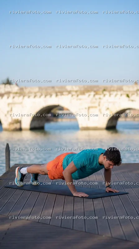 Allenamento all’aperto con vista sul Ponte Tiberio a Rimini