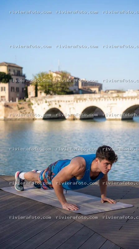 Allenamento all’aperto con vista sul Ponte di Tiberio a Rimini