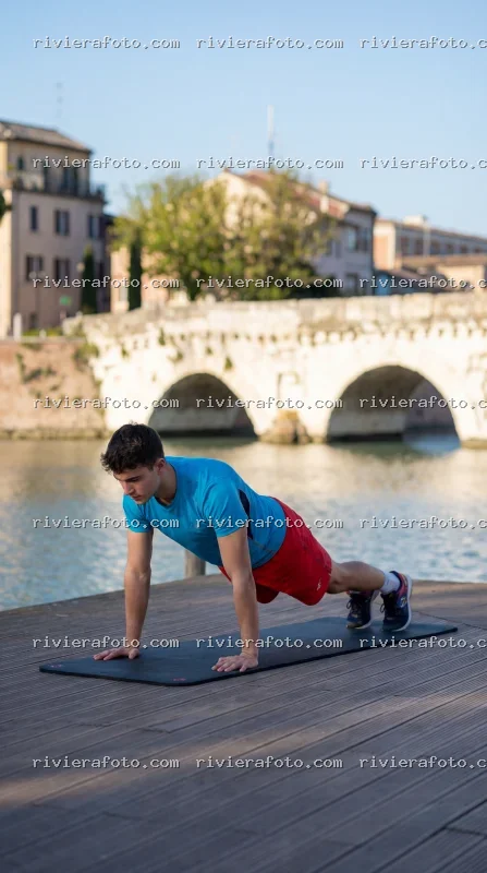 Fitness all’aperto con vista sul Ponte di Tiberio a Rimini