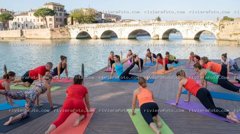 Yoga al Ponte Tiberio: Benessere e Storia sul Porto Canale di Rimini