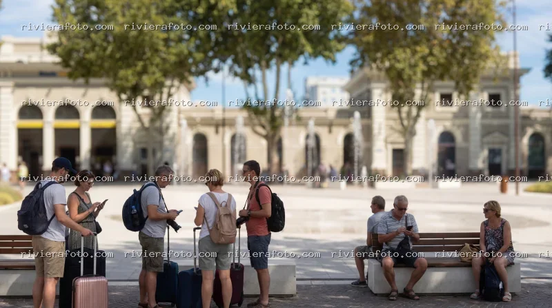 Turisti e viaggiatori alla Stazione di Rimini