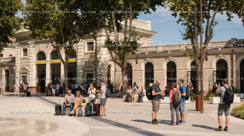 Piazzale della Stazione di Rimini in una giornata di sole