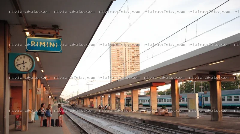 Stazione Ferroviaria di Rimini al Crepuscolo
