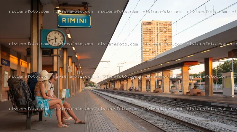 Stazione di Rimini al tramonto: punto di arrivo e partenza per la Riviera Romagnola
