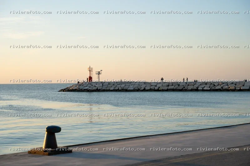 Molo di Rimini sulla Riviera Romagnola al Tramonto