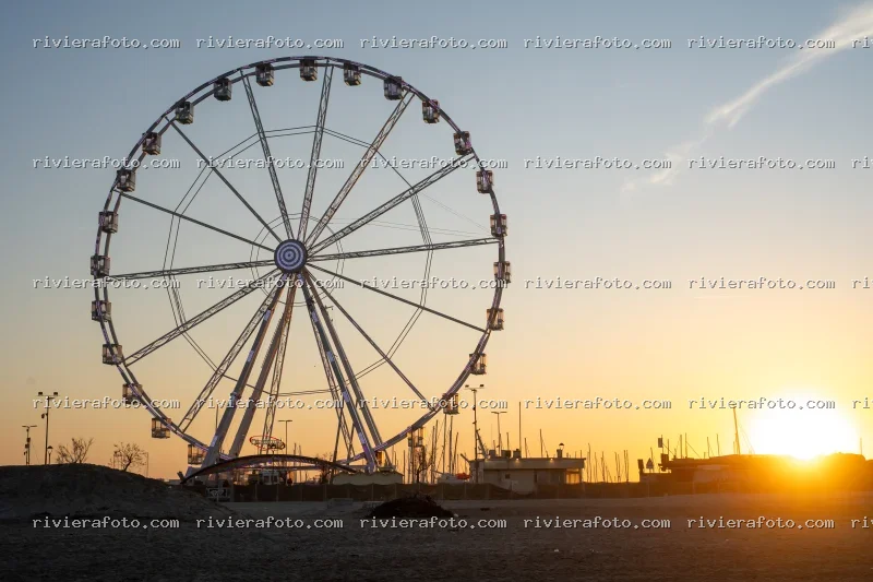 Ruota Panoramica di Rimini al Tramonto