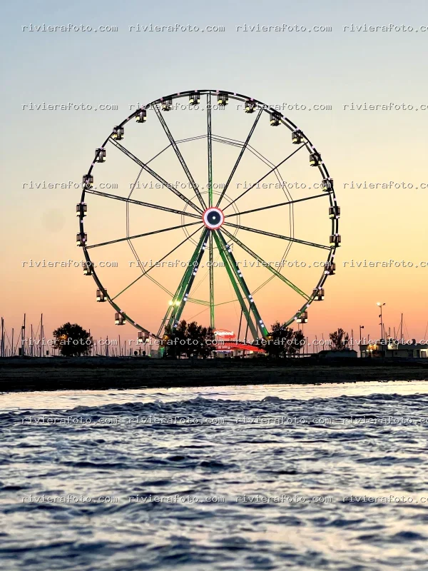 Ruota Panoramica di Rimini, sulla Riviera Romagnola al tramonto