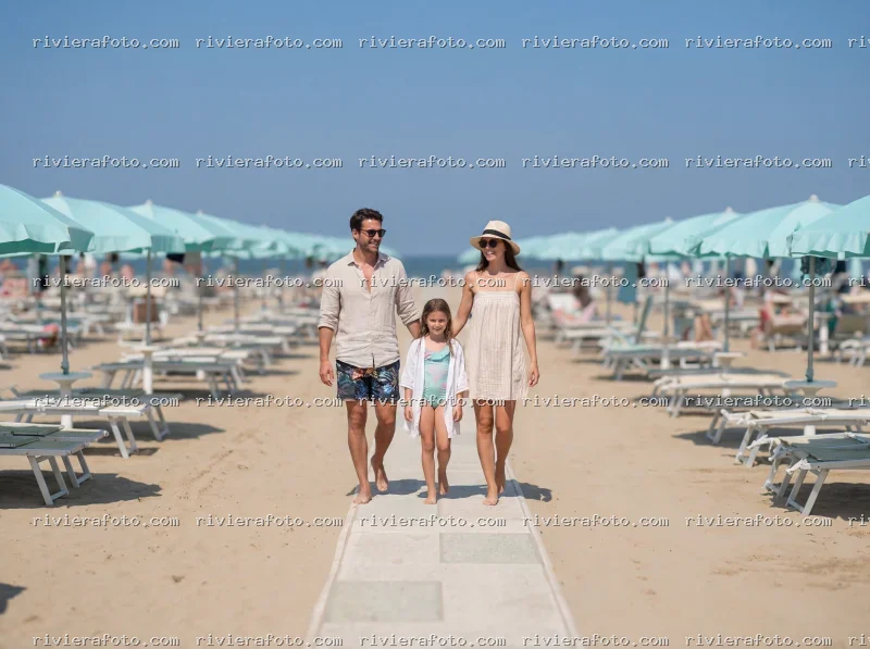 Famiglia in vacanza sulla spiaggia di Rimini nella Riviera Romagnola