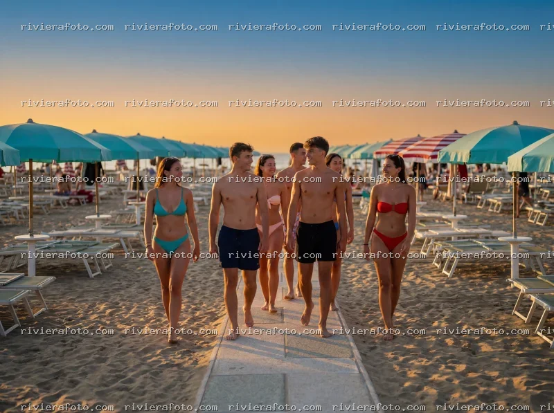 Spiaggia di Rimini sulla Riviera Romagnola al tramonto
