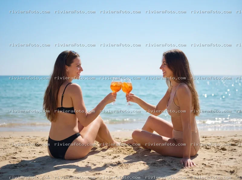 Brindisi estivo sulla spiaggia di Rimini nella Riviera Romagnola