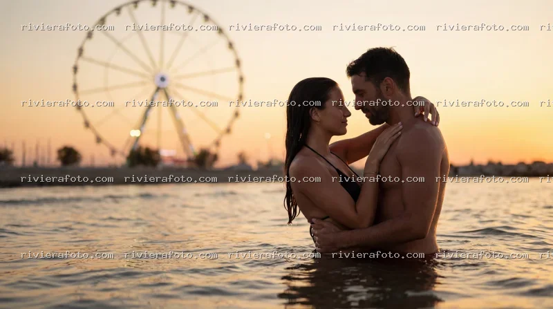 Tramonto romantico con Ruota Panoramica sulla Riviera Romagnola a Rimini