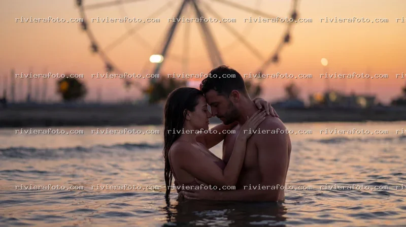 Tramonto Romantico con Ruota Panoramica a Rimini sulla Riviera Romagnola