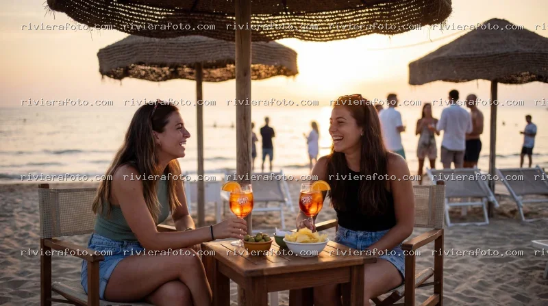 Aperitivo al tramonto sulla spiaggia della Riviera Romagnola