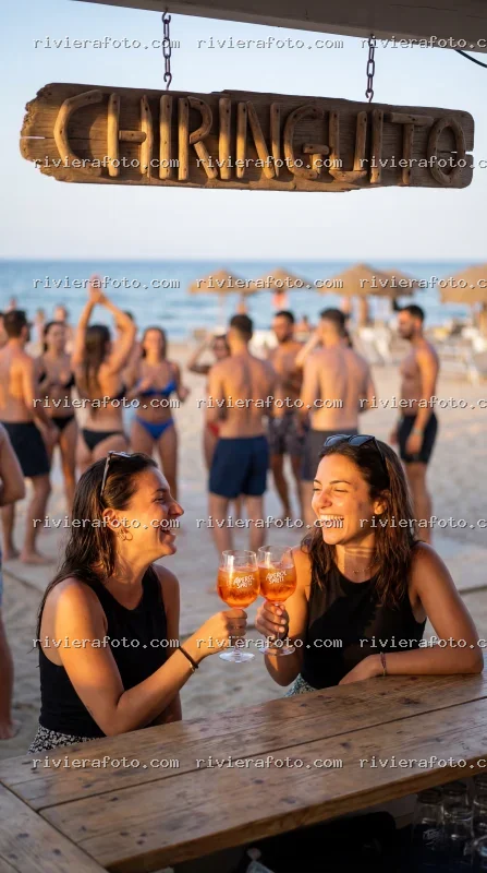 Aperitivo al Chiringuito sulla Spiaggia Romagnola