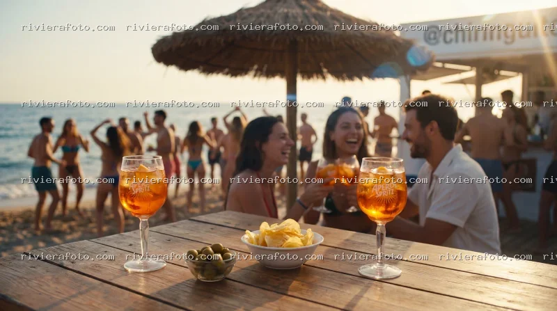 Aperitivo al tramonto su una spiaggia della Riviera Romagnola