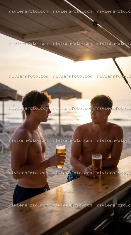 Aperitivo al tramonto sulla spiaggia della Riviera Romagnola