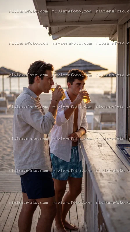 Aperitivo al tramonto sulla spiaggia della Riviera Romagnola