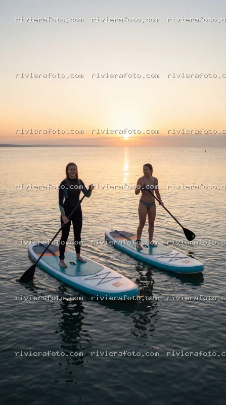 Stand-up paddleboarding all’alba sulla Riviera Romagnola, a Rimini