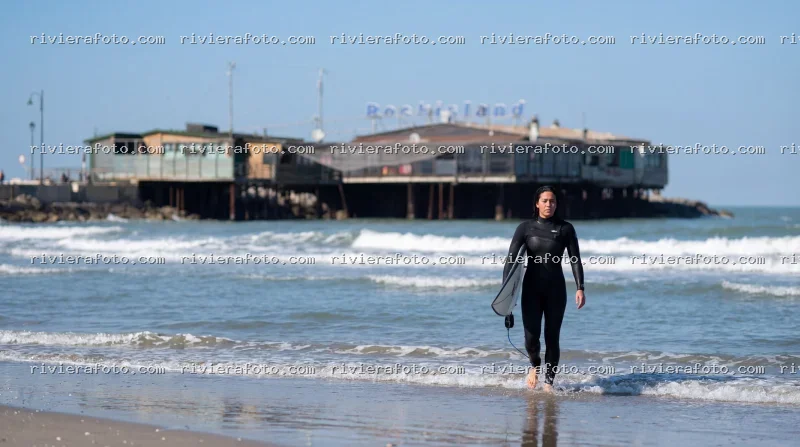 Surf sulla spiaggia di Rimini con Rockisland