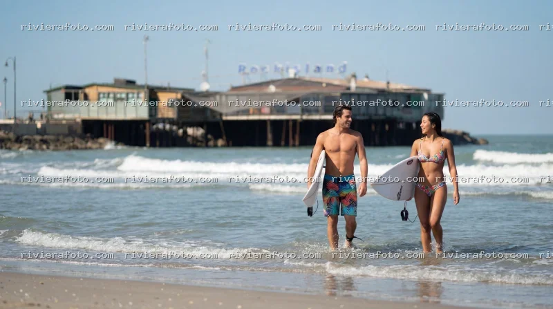 Coppia di surfisti al Rockisland di Rimini