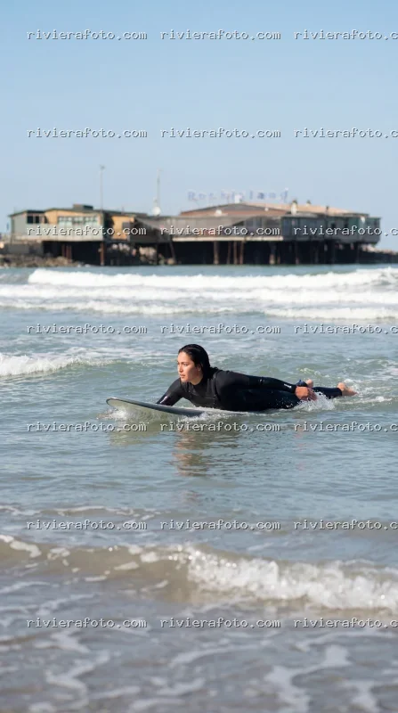 Surfer al largo del Rockisland di Rimini