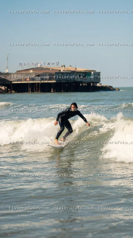 Surf di fronte al Rockisland di Rimini