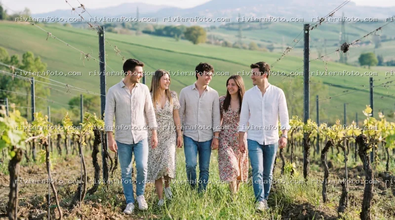Passeggiata tra i vigneti dell’entroterra romagnolo, vicino a Rimini